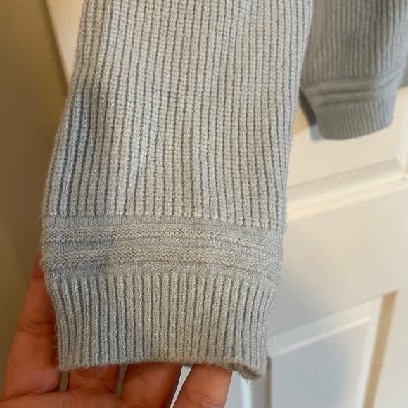 Cyrus light blue, ribbed V-neck sweater size medium - Picture 13 of 15